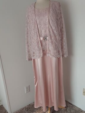 Elegant Blush Pink Lace & Satin Evening Dress Set